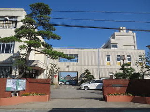 川口市立戸塚中学校(750m)