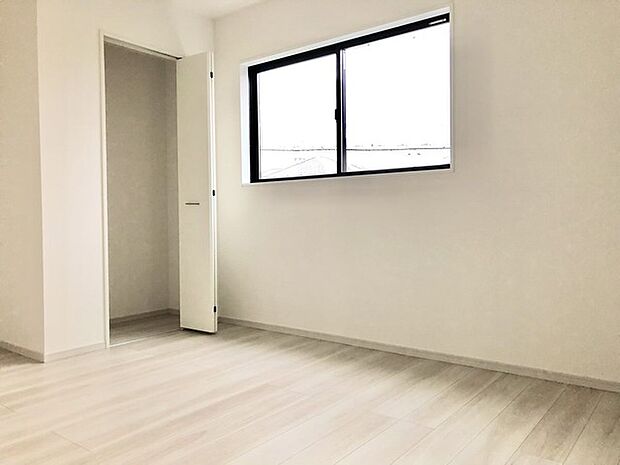 たっぷりの陽光と、心地よい風が舞い込みます。 