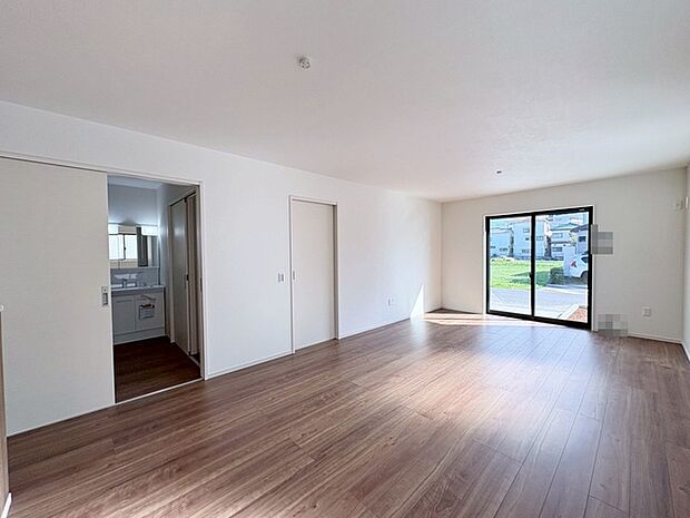 ご家族みんながゆったりくつろげる広々リビング。