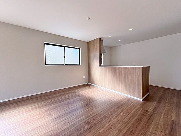 家族が自然に集りそうな広さが魅力のLDK。