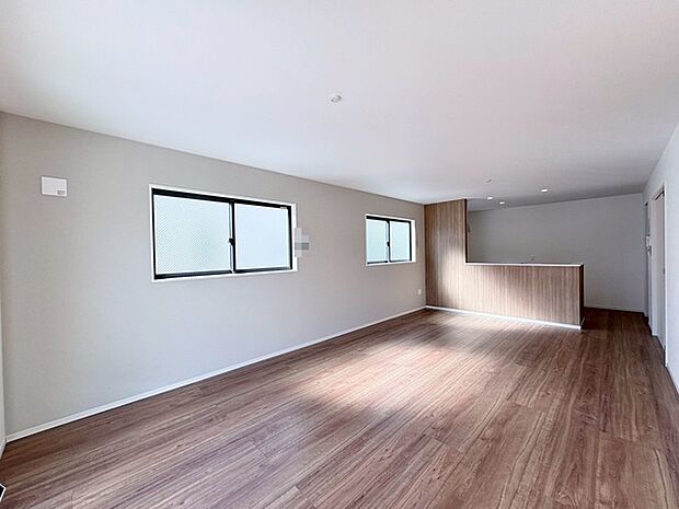 開放的なこの空間がお客様をお出迎えします。ＬＤＫは20帖。 