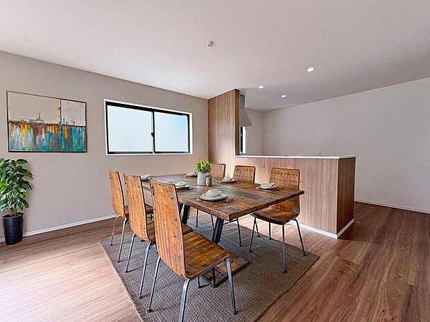 家族が自然に集りそうな広さが魅力のLDK。 ※本画像はCGで作成しており、実際に現地に家具は置かれておりません。また、価格に家具は含まれておりません。