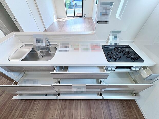 キッチン収納でキッチン回りはいつもきれい。ワンランク上の快適さを。