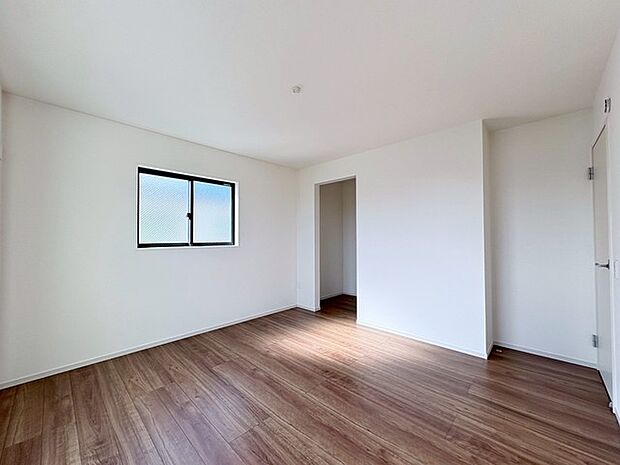 2階部分のお部屋の日当たりは、ご覧の通り差し込んでいます。