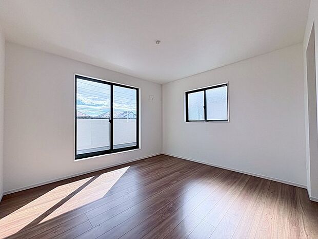 住宅街の2階南向きのお部屋です。日当たりはご覧のとおり。