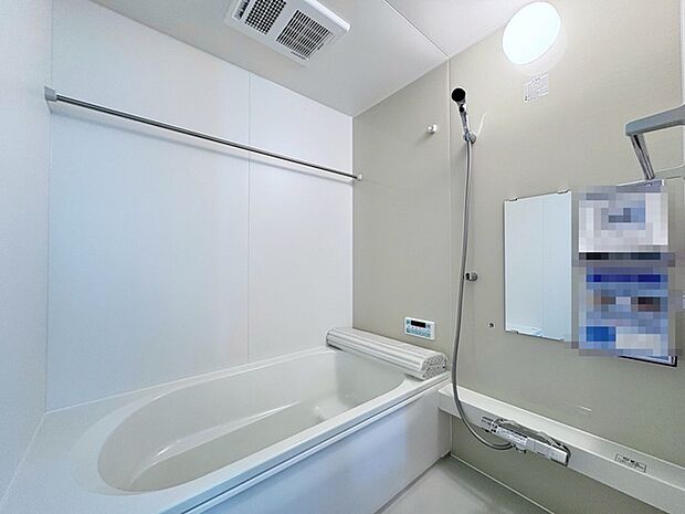 広々1坪タイプのゆったり浴室ユニット。防カビ・抗菌素材なのもうれしい。