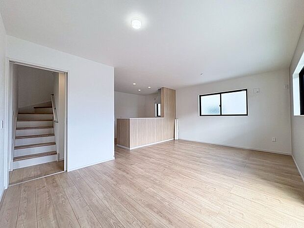 リビングは家具の配置も思いのまま。自由度が高い設計です。 