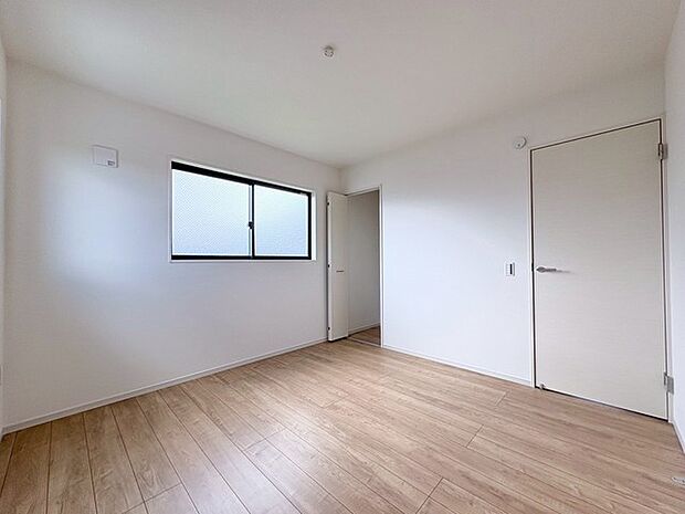 住宅街の2階南向きのお部屋です。日当たりはご覧のとおり。 