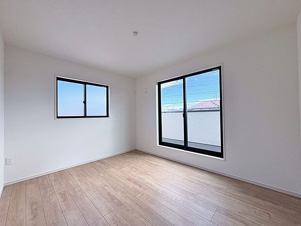 住宅街の2階南向きのお部屋です。日当たりはご覧のとおり。