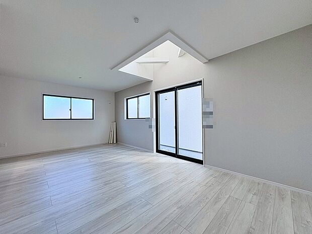 19.8帖の広々LDK上部には、開放的な吹抜けを採用。