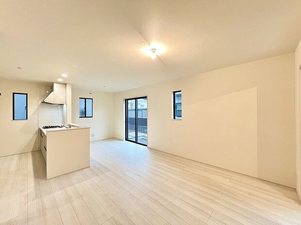 開放感と採光にこだわった、16帖のLDK。