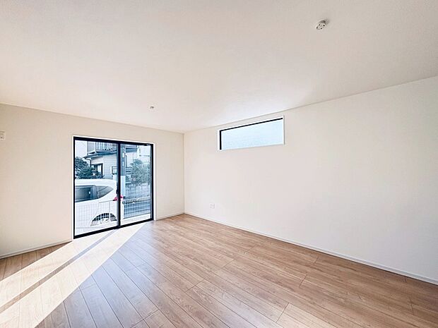 ご家族みんながゆったりくつろげる広々リビング。