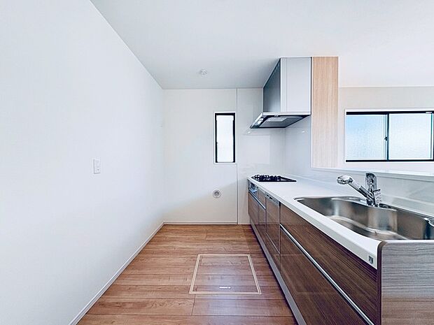 リビングで遊ぶお子様を見守りながらお料理ができる、対面キッチン。