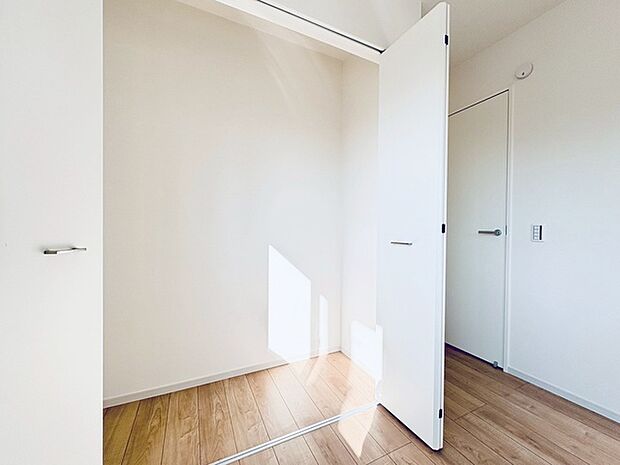 子供部屋にも嬉しい全居室収納スペース。