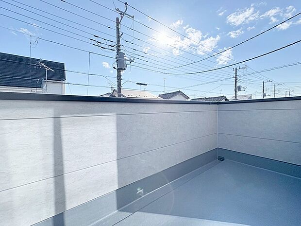 ゆとりの広さを確保したバルコニー。お布団を干すのも、この広さならラクラク。