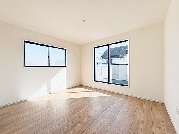 太陽の恵みを感じる、温もりと明るさにあふれたお部屋。