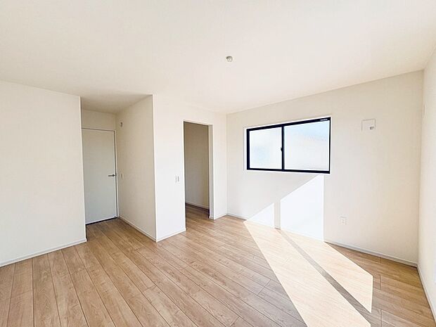 住宅街の2階南向きのお部屋です。日当たりはご覧のとおり。