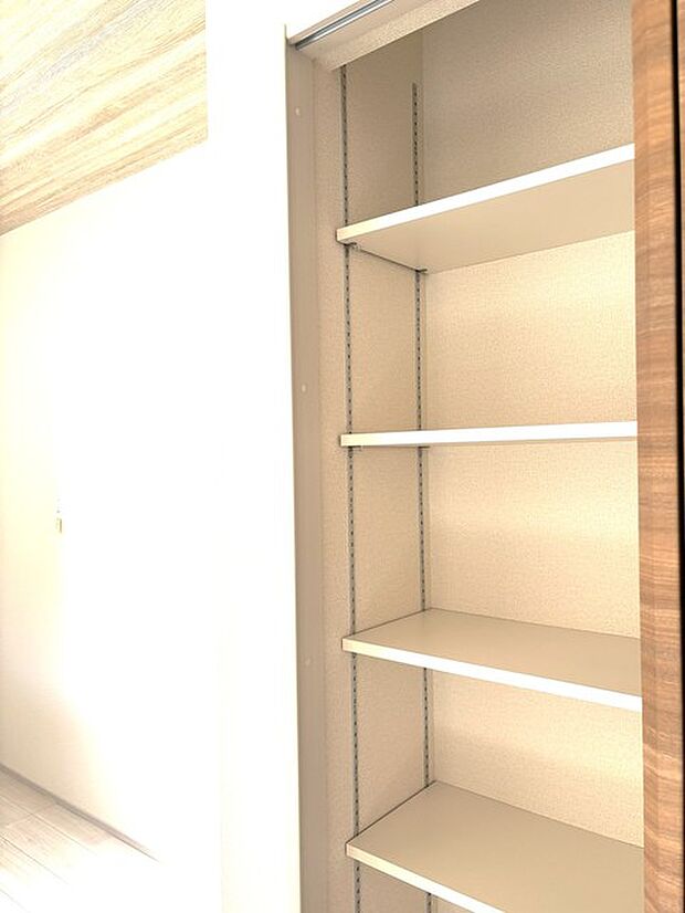 キッチン脇のパントリー