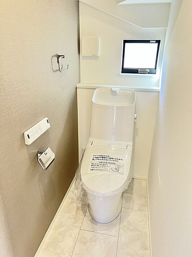 注目度の高いお手洗い。ちゃんとウォシュレット機能ついてます。 