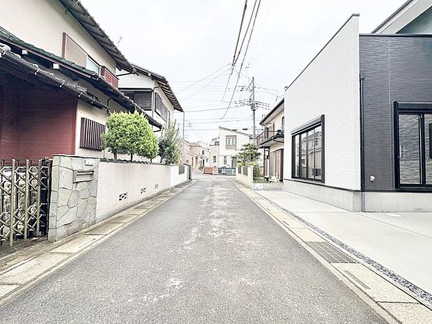 幅員こそやや狭くても、その分交通量が少なくて安心。