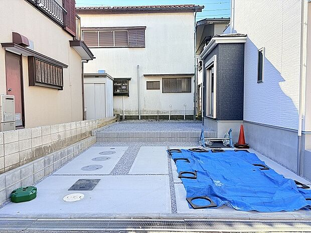 カースペース並列2台の新築戸建です。