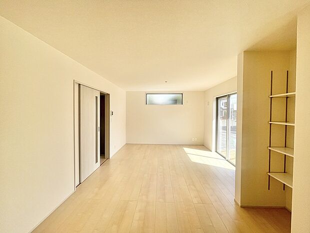 大画面ＴＶの配置も可能なワイドリビングは約20帖。 