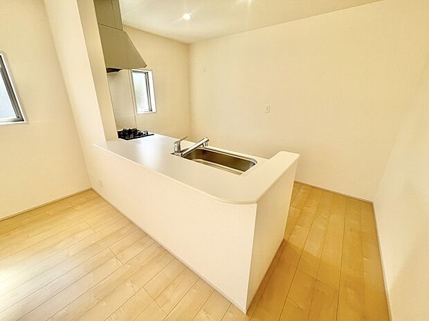 対面キッチンがご家族の温かい時間を演出。 