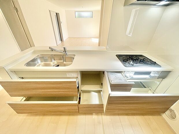 キッチン収納でキッチン回りはいつもきれい。ワンランク上の快適さを。 