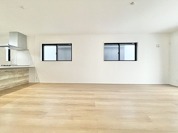 ご家族みんながゆったりくつろげる広々リビング。 