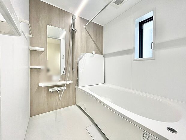 広々1坪タイプのゆったり浴室ユニット。防カビ・抗菌素材なのもうれしい。 