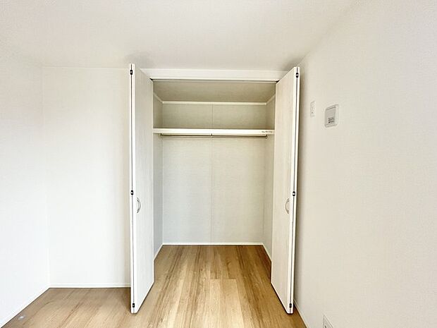 たっぷりの収納スペースで快適に暮らせそう。 