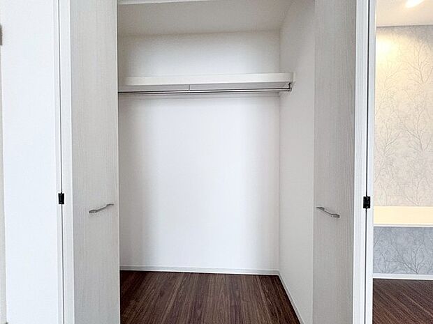 暮らしにゆとりをもたらす、余白を大切にしたシンプルな空間設計が心地よい安らぎを生み出します。