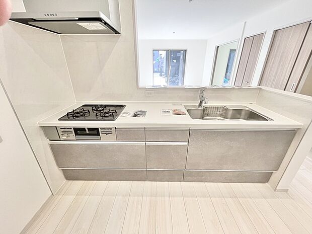 心地よい調理空間に、洗練されたデザインが調和するキッチン。