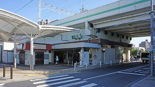 三郷駅(1120m)