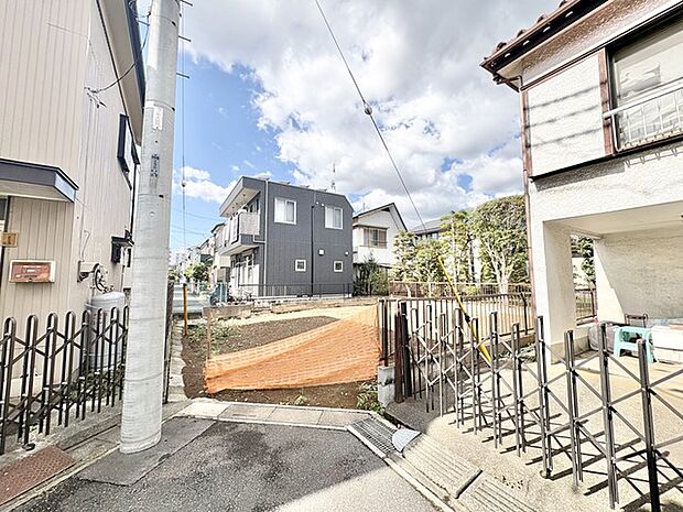 令和8年5月末完成予定　人気の西方小学校　近隣商業施設もございます。　カラーセレクト可