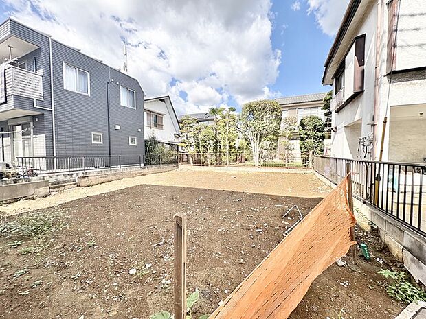 令和8年5月末完成予定　人気の西方小学校　近隣商業施設もございます。　カラーセレクト可