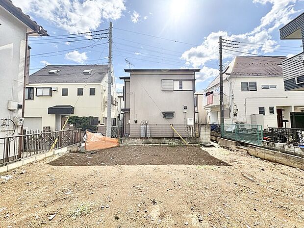 令和8年5月末完成予定　人気の西方小学校　近隣商業施設もございます。　カラーセレクト可