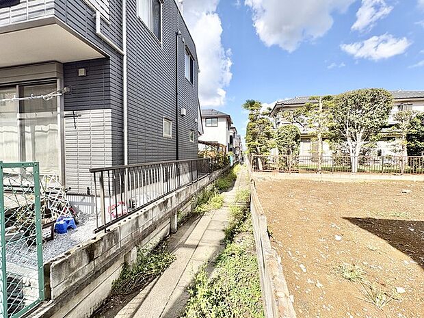 令和8年5月末完成予定　人気の西方小学校　近隣商業施設もございます。　カラーセレクト可