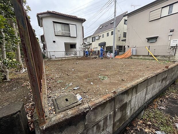 令和8年5月末完成予定 人気の西方小学校 近隣商業施設もございます。 カラーセレクト可