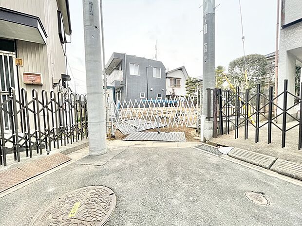 電柱は移設予定です　令和8年5月末完成予定