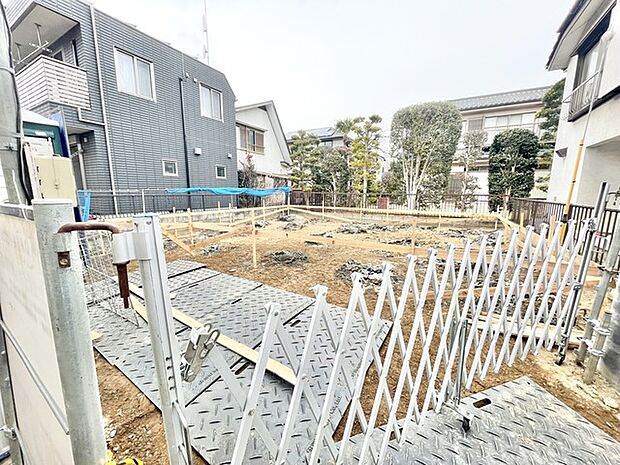 電柱は移設予定です　令和8年5月末完成予定