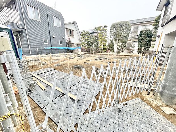 電柱は移設予定です　令和8年5月末完成予定