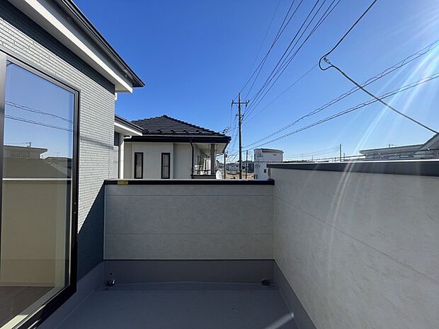 ゆとりの広さを確保したバルコニー。お布団を干すのも、この広さならラクラク。