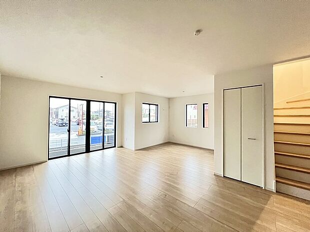 家族の動線が分かりやすいと定評のあるリビングイン階段を採用したプラン。