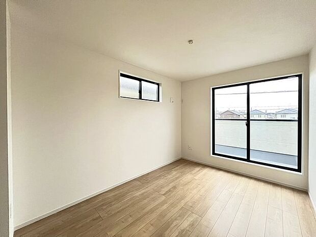 たっぷりの陽光と、心地よい風が舞い込みます。 