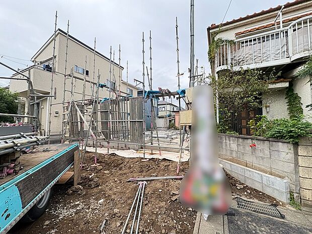 車通りの少ない閑静な住宅地、のびのびした子育てに適します。