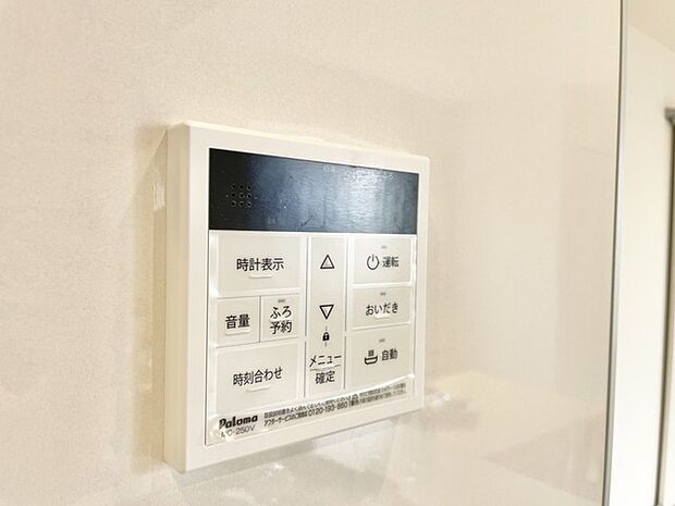清潔感あふれる空間に溶け込む、スマートな操作パネル。