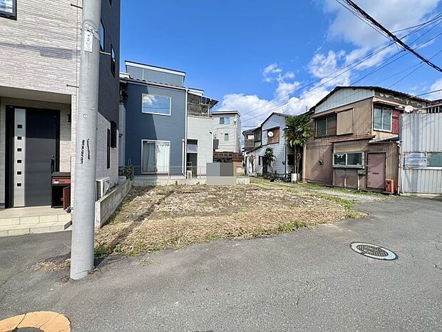 角地につき、開放感に恵まれる住居がここに。