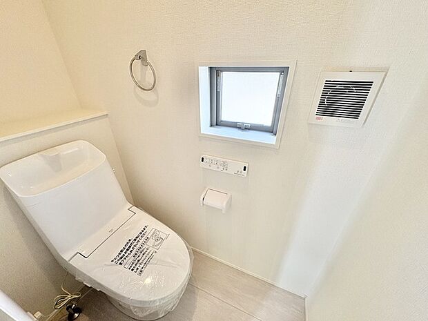 清潔感あふれる空間に、柔らかな光が心地よく満ちています。