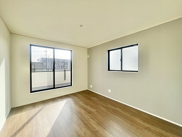 柔らかな自然光が心地よい、穏やかな空間